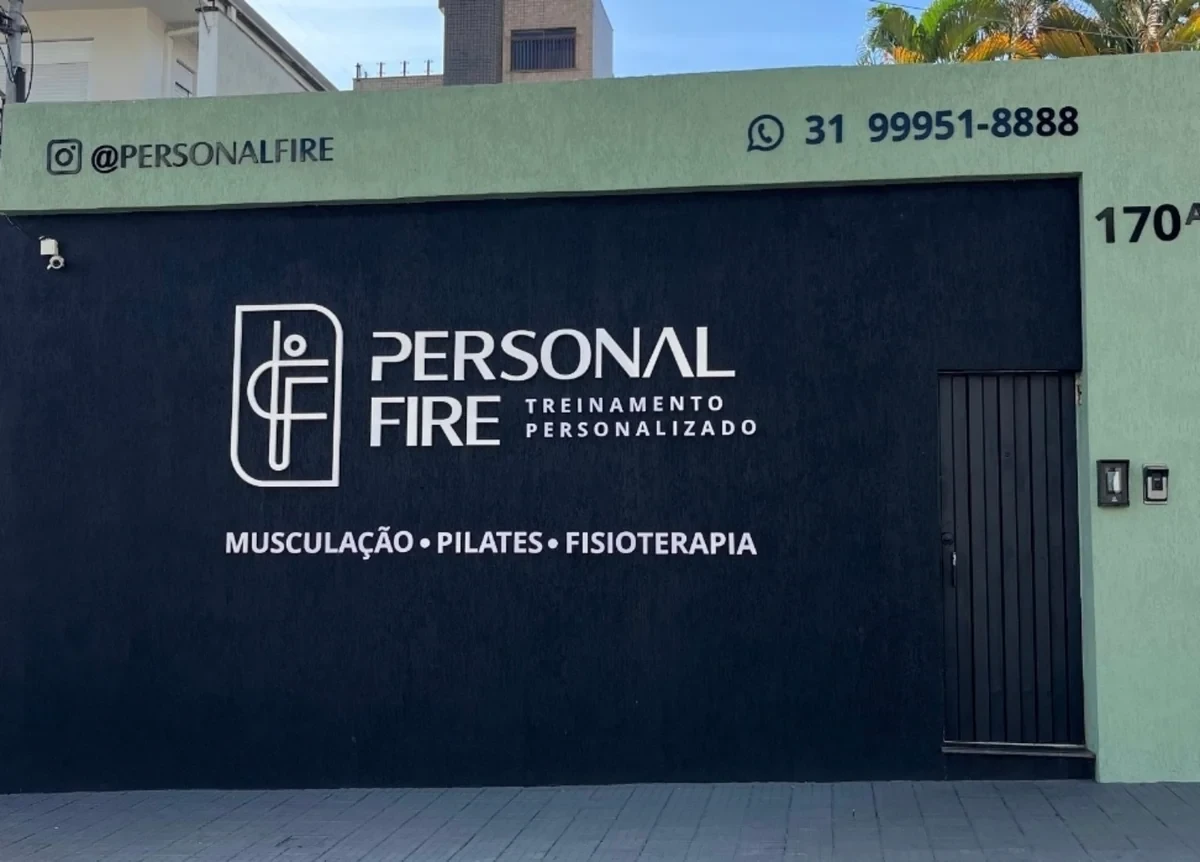 Fachada da Personal Fire, com identificação do estúdio e entrada no número 170 A.